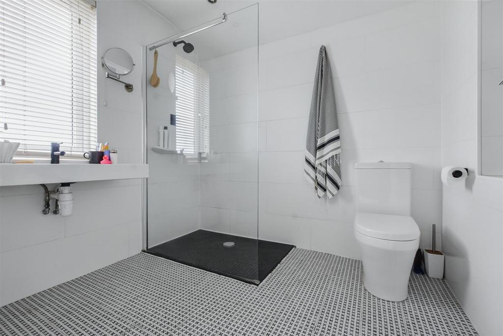 Ensuite 2.jpeg