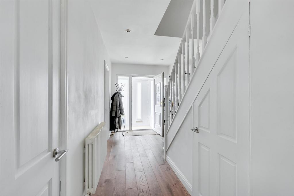 Hallway 2.jpeg