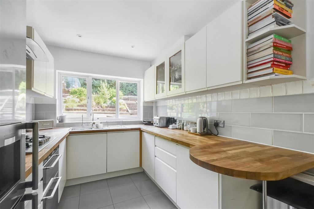 Kitchen 2.jpeg