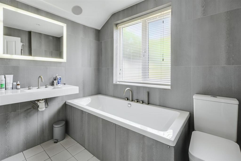 Bathroom 3.jpeg