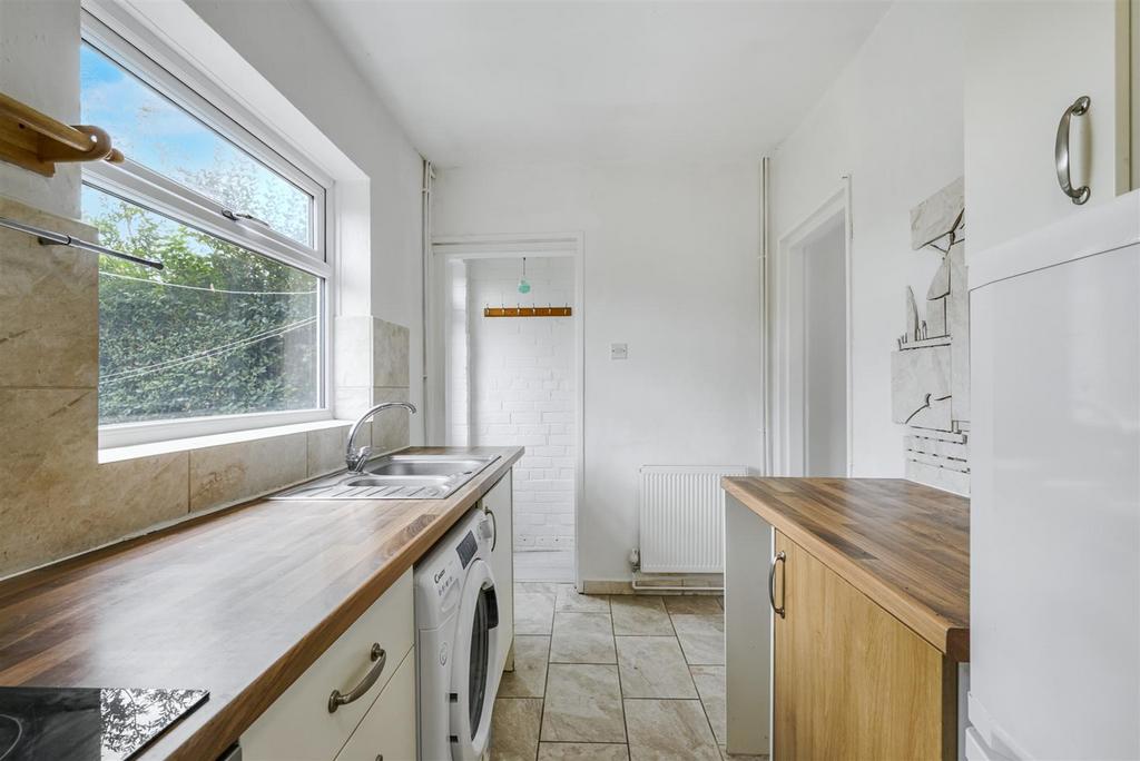 Kitchen 1 2.jpeg