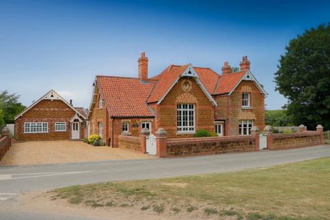 undefined, Detached 4 Bed House with 2 Bed Annexe, PE31