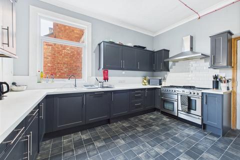 7 bedroom terraced house for sale, Kingsley Road, Kingsley, NN2 7BL