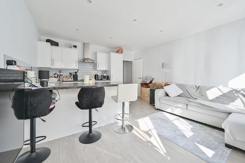 2 bedroom maisonette to rent, High Street, Watford, WD17