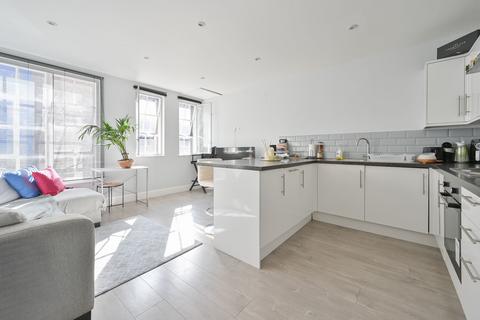 2 bedroom maisonette to rent, High Street, Watford, WD17