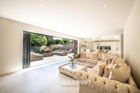 undefined, Hilltop Close, Loughton, IG10