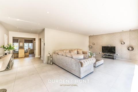 undefined, Hilltop Close, Loughton, IG10