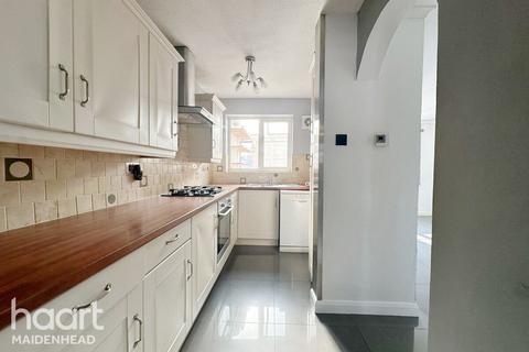 4 bedroom terraced house to rent, Lowestoft Drive, SLOUGH