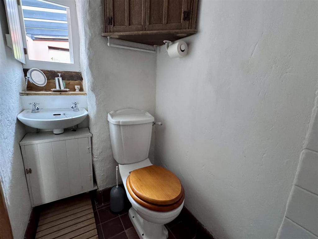 Separate WC/Wet Room