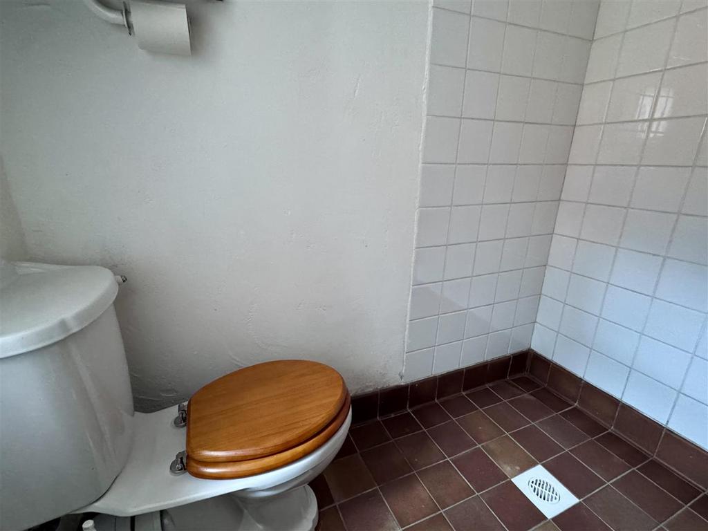 Separate WC/Wet Room