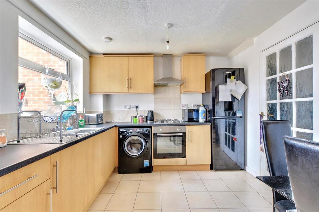 Kitchen 2.jpeg