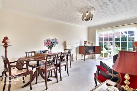 2 bedroom detached bungalow for sale, Windmill Gardens, Wisbech