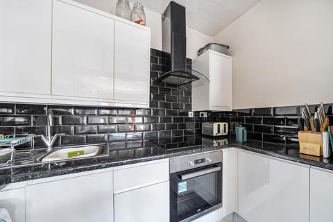 2 bedroom apartment for sale, Barry Road, London