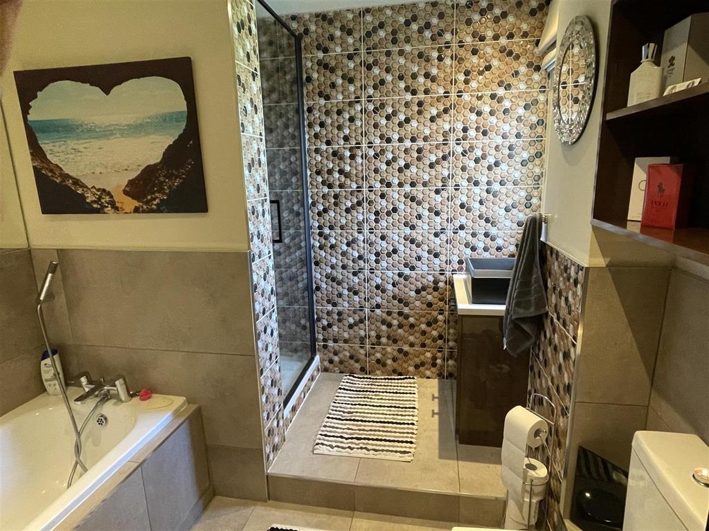 Bathroom.JPG