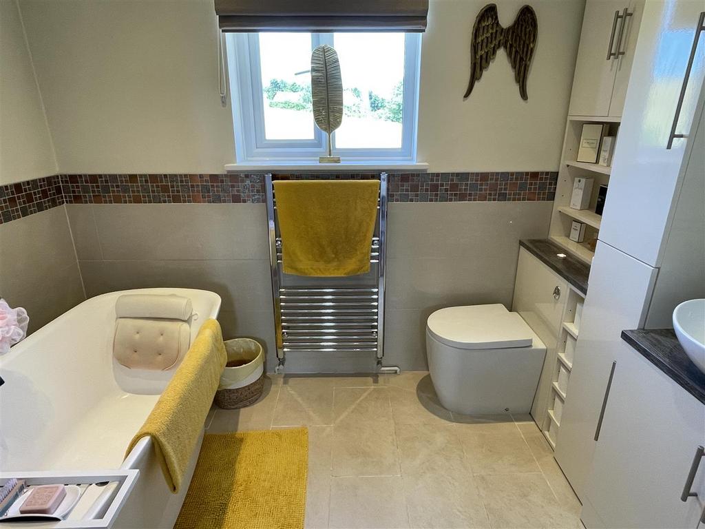 En Suite Bathroom Best.JPG