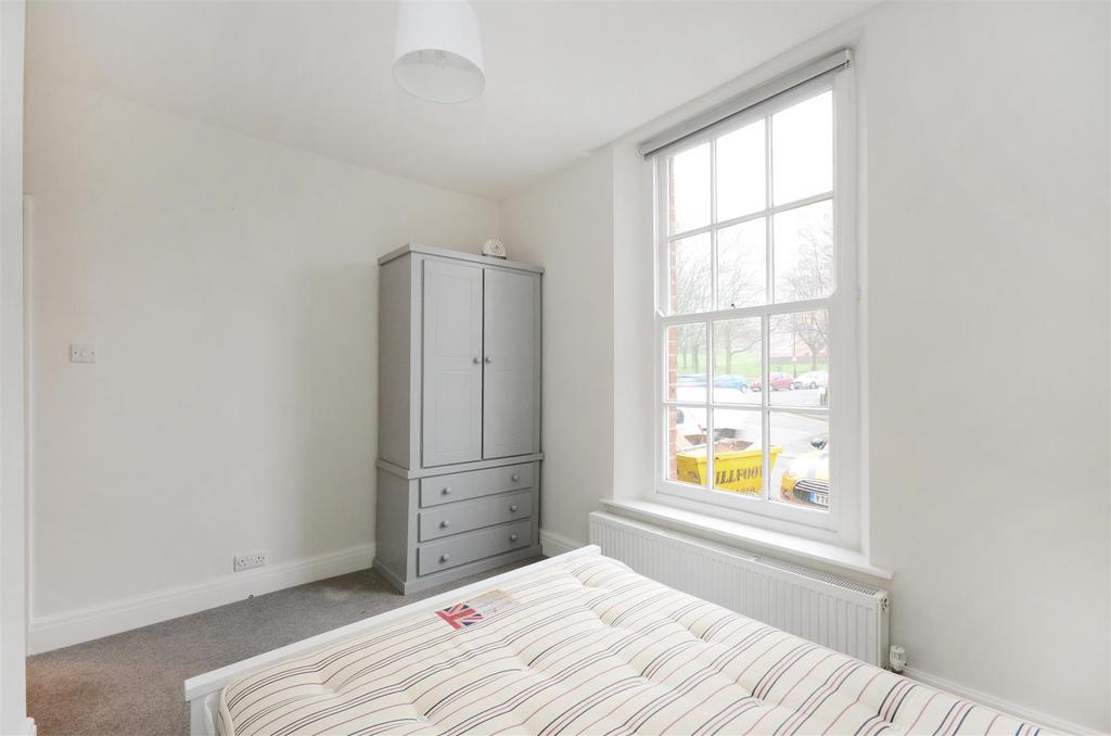 Bedroom 1 (2).JPG