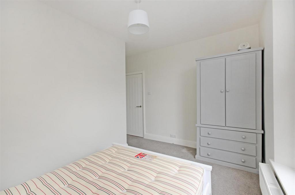 Bedroom 1 (1).JPG