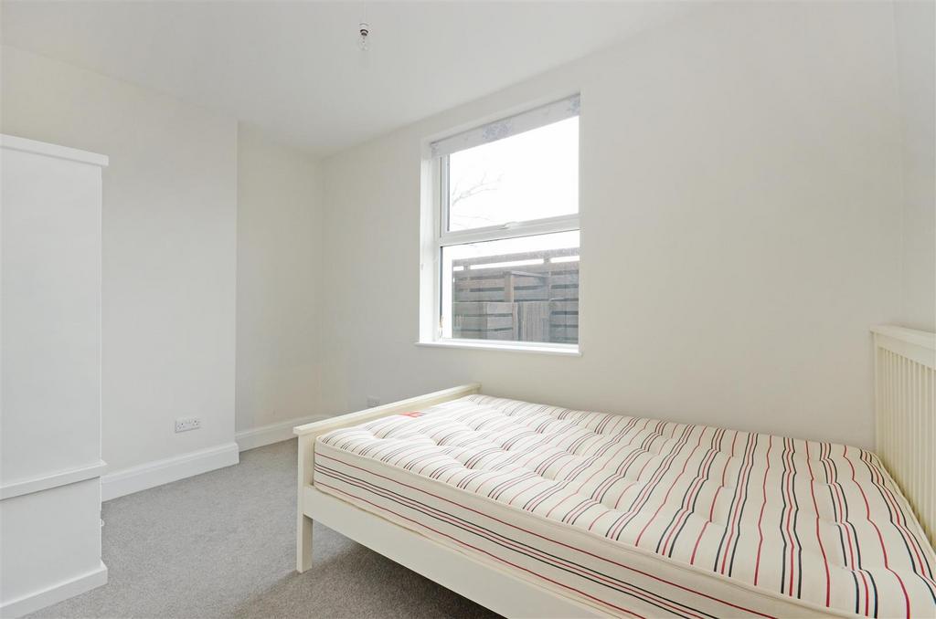 Bedroom 2.JPG
