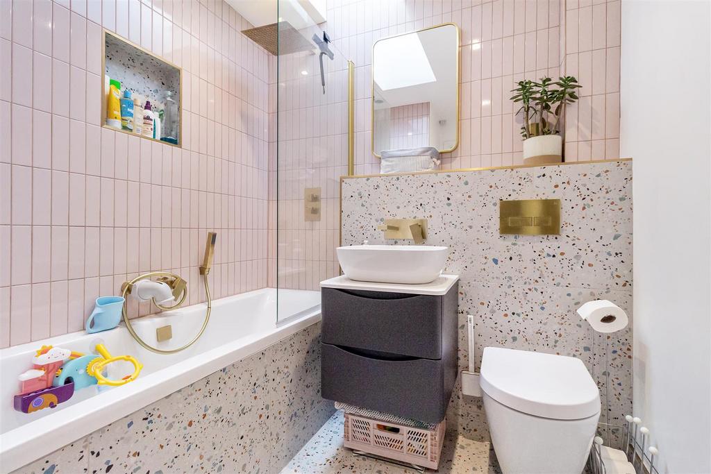 Wallace Mews, 1-019.jpg