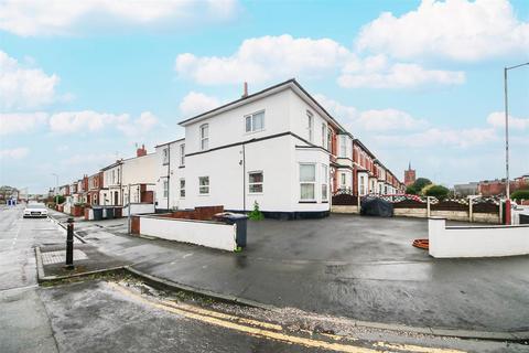 2 bedroom apartment to rent, Sussex Road, Southport PR9
