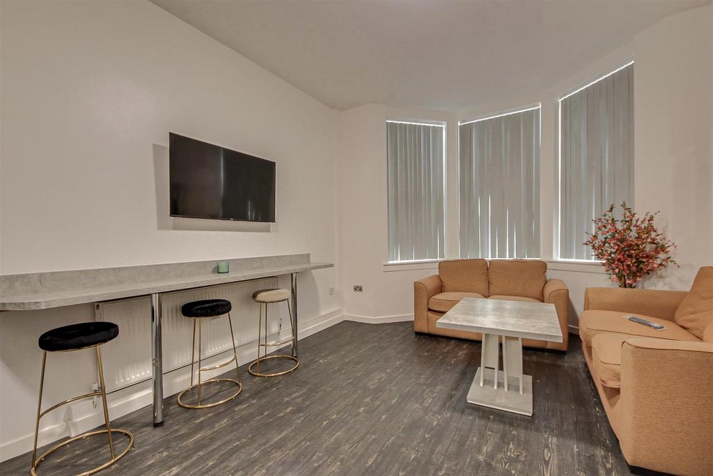 Kitchen / Lounge