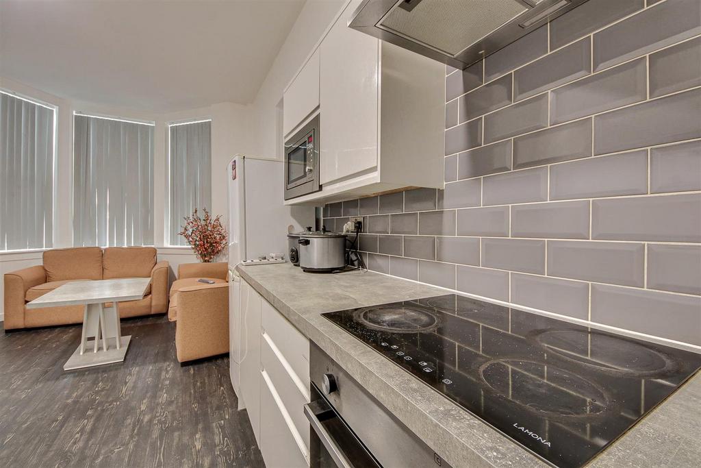 Kitchen / Lounge