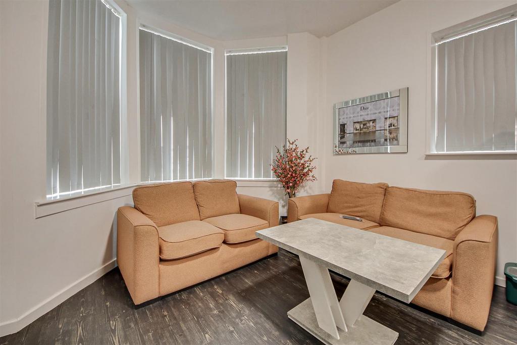 Kitchen / Lounge