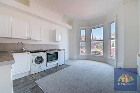 1 bedroom apartment to rent, King Street, Southport PR8