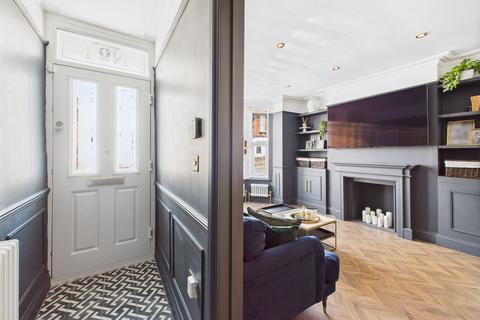 1 Abbey Grove, Nottingham, NG3 3AU