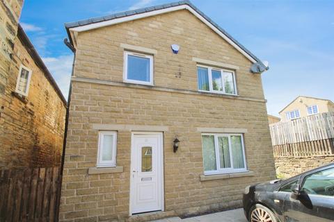 3 bedroom detached house to rent, Sovereign Court, Bradford BD2