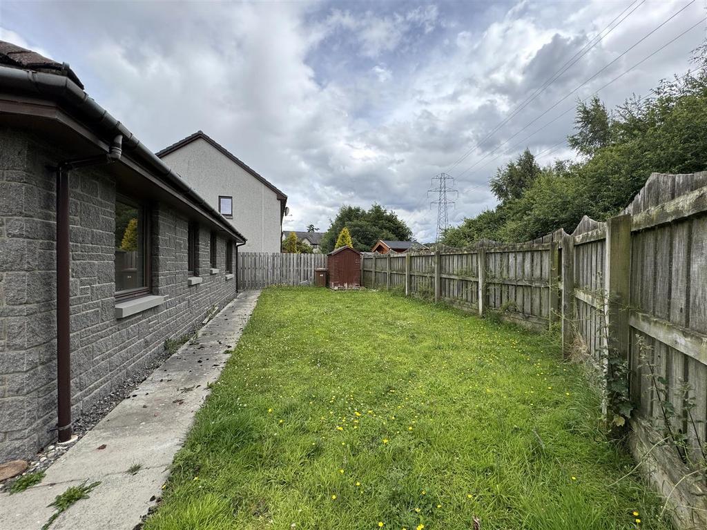 Rear garden 2.jpg