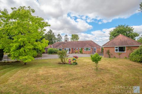 4 bedroom chalet for sale, The Turnpike, Bunwell