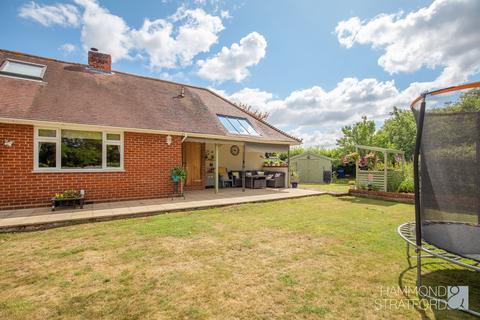 4 bedroom chalet for sale, The Turnpike, Bunwell