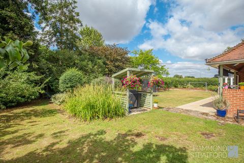 4 bedroom chalet for sale, The Turnpike, Bunwell