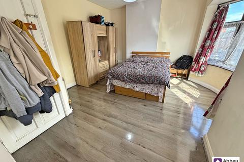 2 bedroom semi-detached house for sale, Pool Road, Leicester, LE3