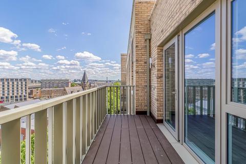 2 bedroom flat to rent, North Woolwhich Road, Silvertown E16