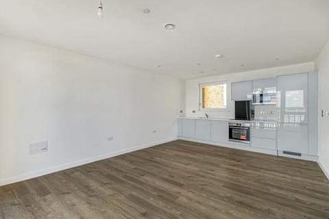 2 bedroom flat to rent, North Woolwhich Road, Silvertown E16