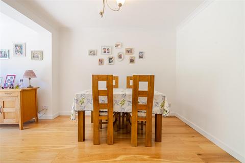 undefined, Kinross Avenue, Ascot