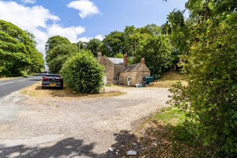 4 bedroom detached house to rent, Tetbury Road, Cirencester, Gloucestershire, GL7