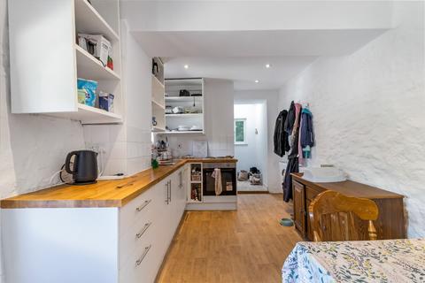 4 bedroom detached house to rent, Tetbury Road, Cirencester, Gloucestershire, GL7