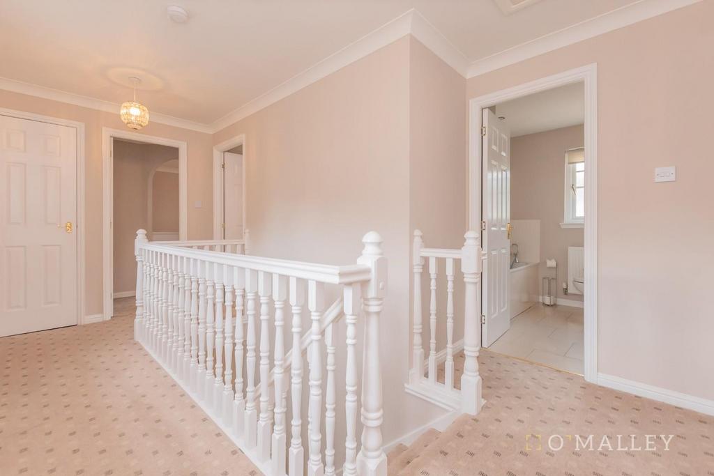 28. Upstairs Hallway 1.jpg