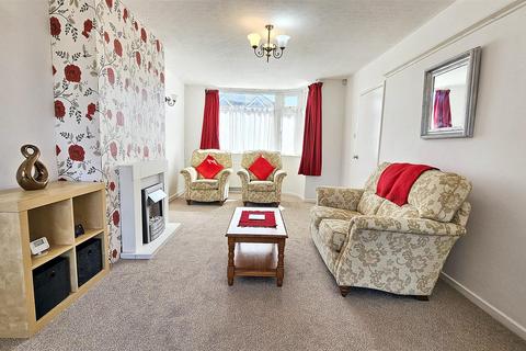 3 bedroom semi-detached house for sale, Bilberry Close, Leicester