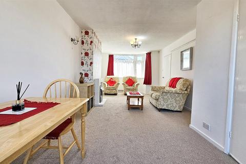 3 bedroom semi-detached house for sale, Bilberry Close, Leicester