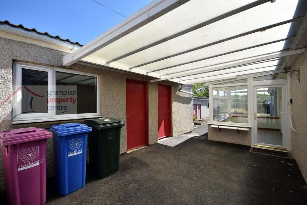 Outbuilding .JPG