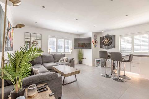 2 bedroom apartment for sale, Cranwells Lane, Farnham Common SL2
