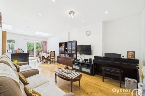 3 bedroom terraced house for sale, Ecclesbourne Gardens, London, N13