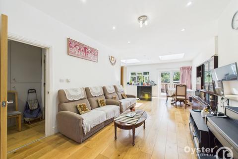 3 bedroom terraced house for sale, Ecclesbourne Gardens, London, N13