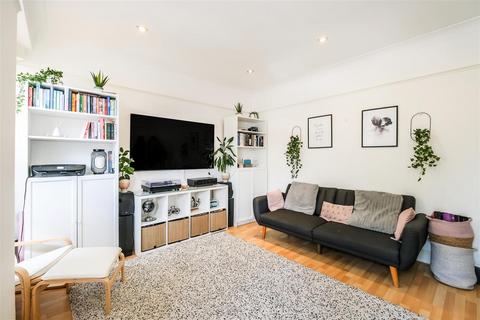 2 bedroom flat for sale, Douglas Road, North Chingford