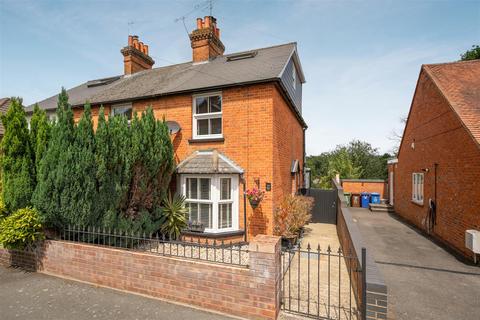 2 bedroom end of terrace house for sale, Church Road, Ascot