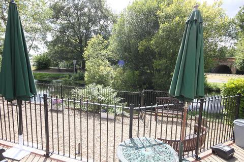 2 bedroom flat for sale, Archers Court, Salisbury